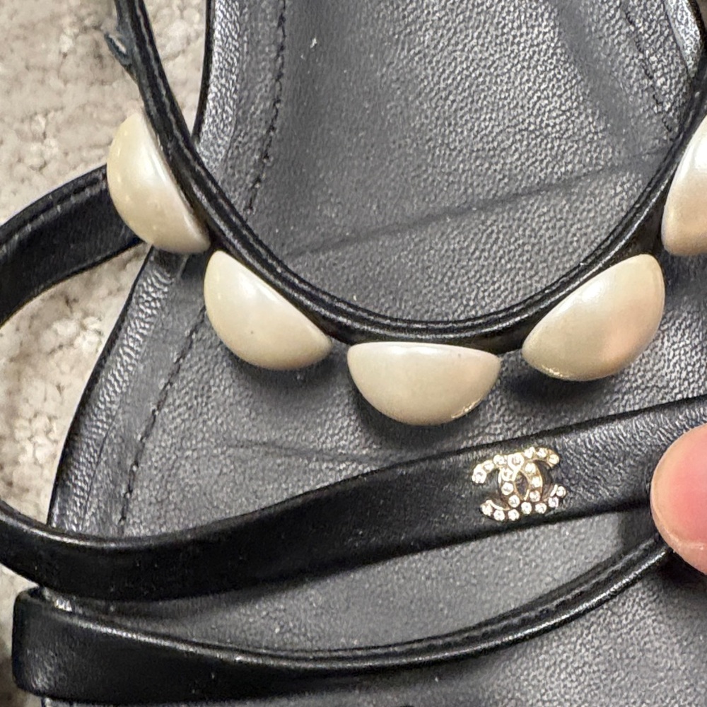 CHANEL Black Leather Pearl-Trim Slide Sandals - Picture 3 of 10